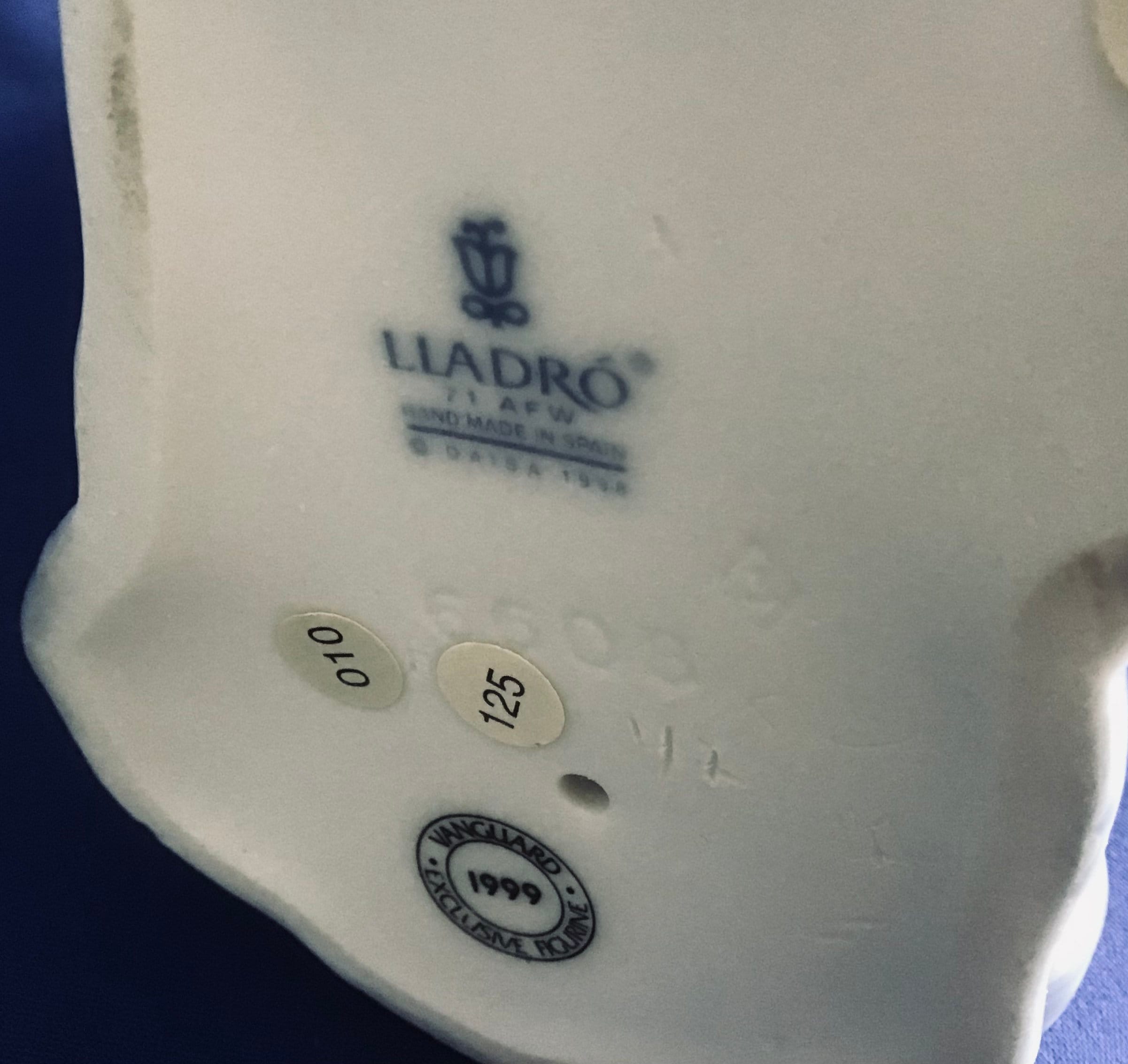 Lladro Figurine. #6608. “anticipation”. 1999 Limited Edition Van