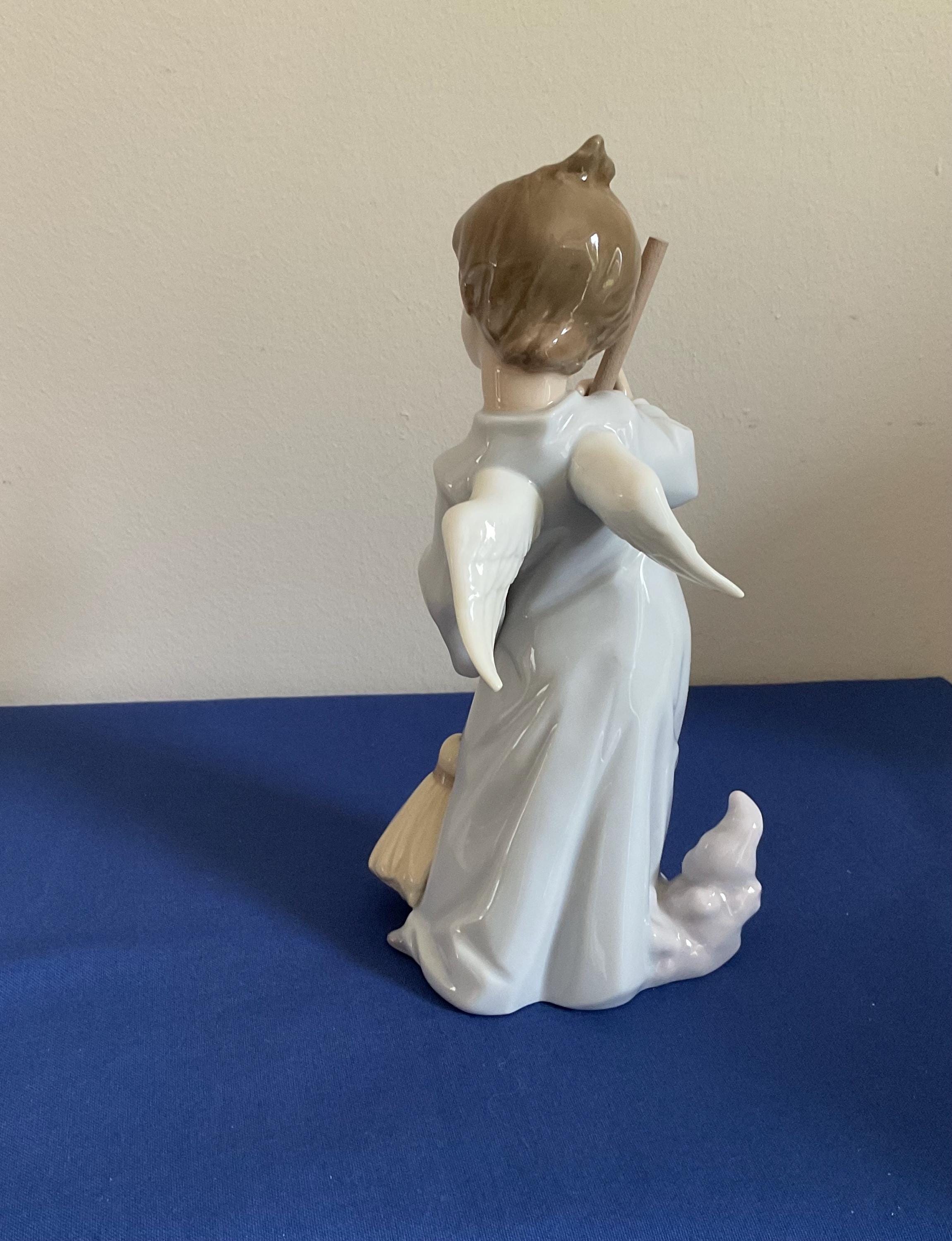 リアドロ sweep away the cloud 5726 Lladro Angel. Sweep Away the Clouds.05726 BOXED - Etsy