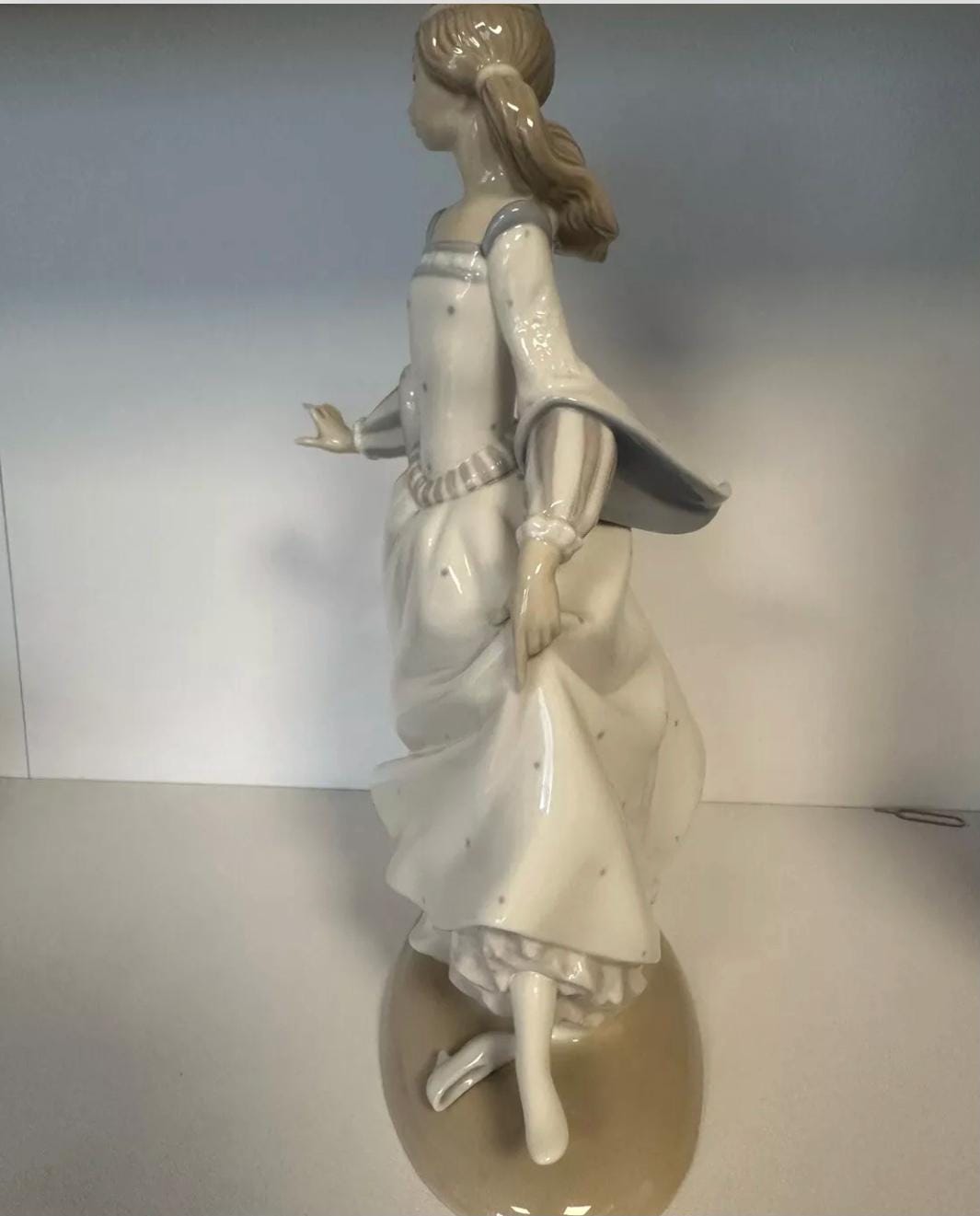 ヴィンテージのリヤドロ「シンデレラの失われた靴」。品番：4828。お