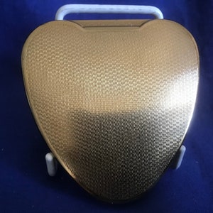 Vintage Kigu Powder Compact. Heart Shape “Cherie”. Era 1960’s. Quite Rare. Very good vintage condition.