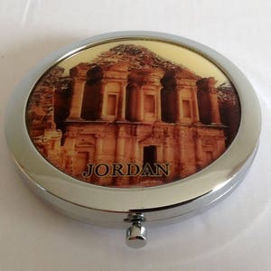 Vintage Compact Mirror. Featuring Jordan. Quite unusual. Measures 7cms diameter.