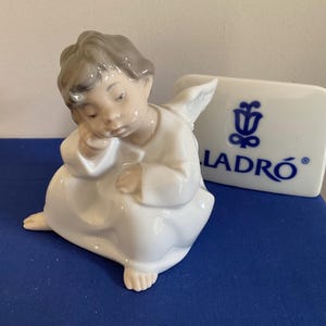 Lladro 4539 Thinking Angel . Approx 4.5” high inches tall.BOX in very good condition. Ideal Gift.