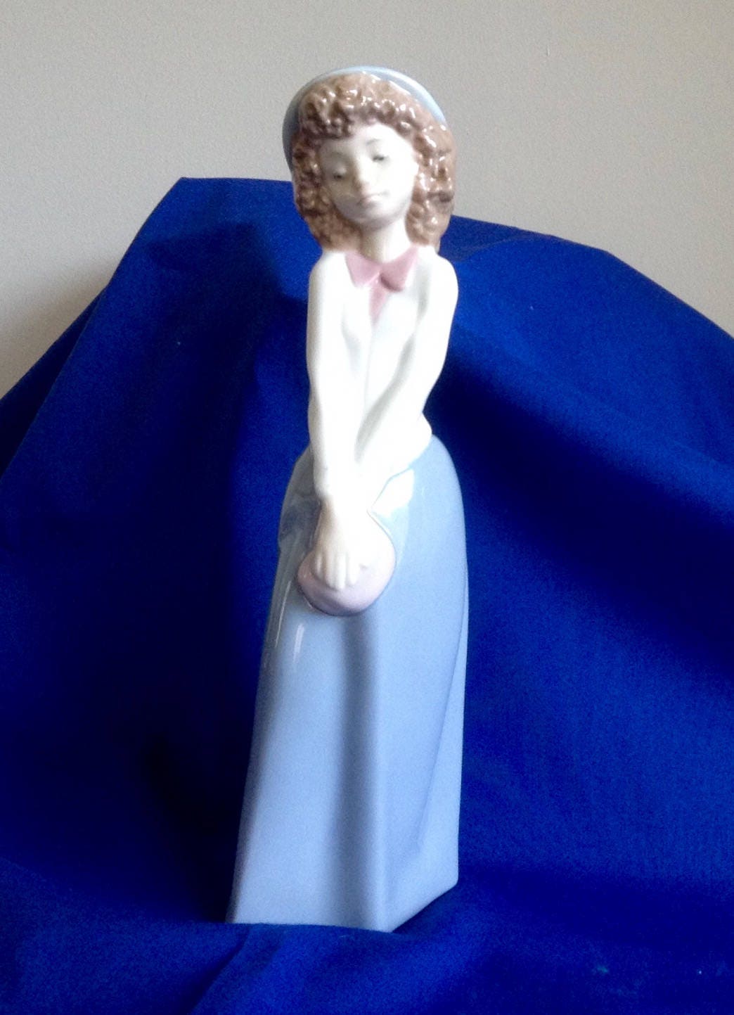 Nao Lladro Figurine. Sweet Girl Holding a Purse. 