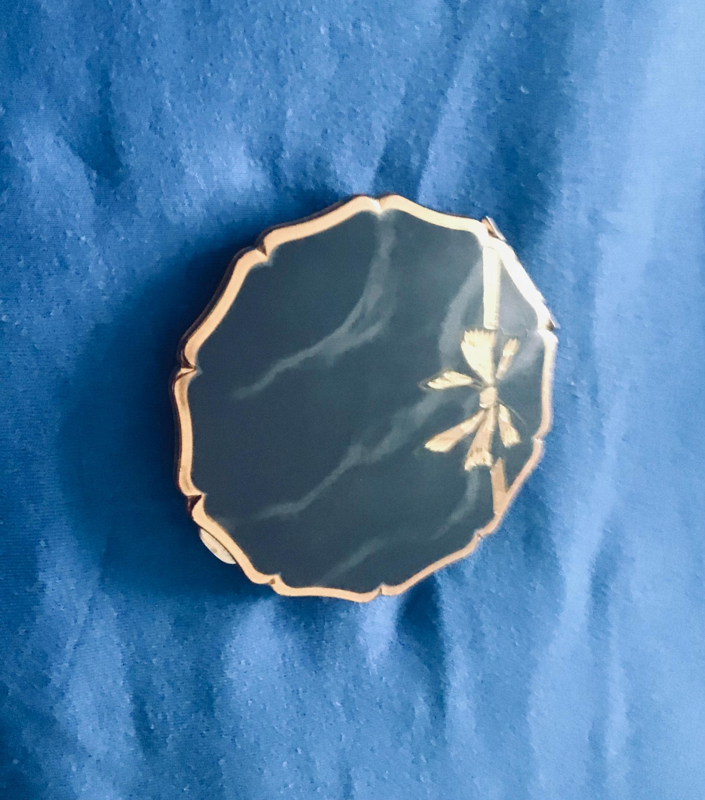 Vintage Stratton Compact. "Convertible". Hand Engraved Ribbon Bow. Solid Makeup or Powder.