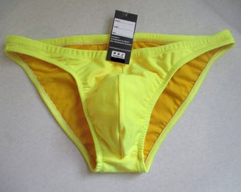 Scrunched-Po-Bikini, knappe Badehose, Wettkampf-Bikini für Herren, niedrige Taille, frecher Herren-Bikini, Badeanzüge mit niedrigem Rücken, auf Bestellung gefertigte Badebekleidung