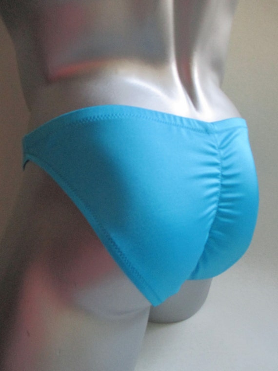 Skimpy swimming trunks hotsell