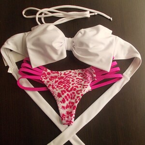 Rosa Cheetah Thong Bikini: Flerfärgad Bandeau-underdel, Rosett Topp