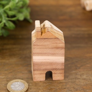 Hand‑Cut Solid Timber House – Small Wooden Ornament for Home Décor or Gift