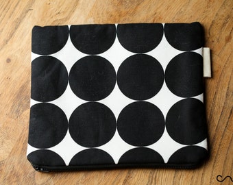 18cm Handmade Make up / Change purse /Zipper Pouch Card Wallet Gift Black White Spotty Pattern Fabric