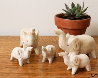 NEW Hand-carved Wooden Elephants Family Large Little Decorative Craft Gift Handmade