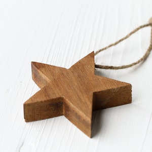 Redchocol8 Handmade Solid Wooden Star Hanging Decorations (Set Of 2) – Rustic Vintage Style, Natural Wood, Made In UK