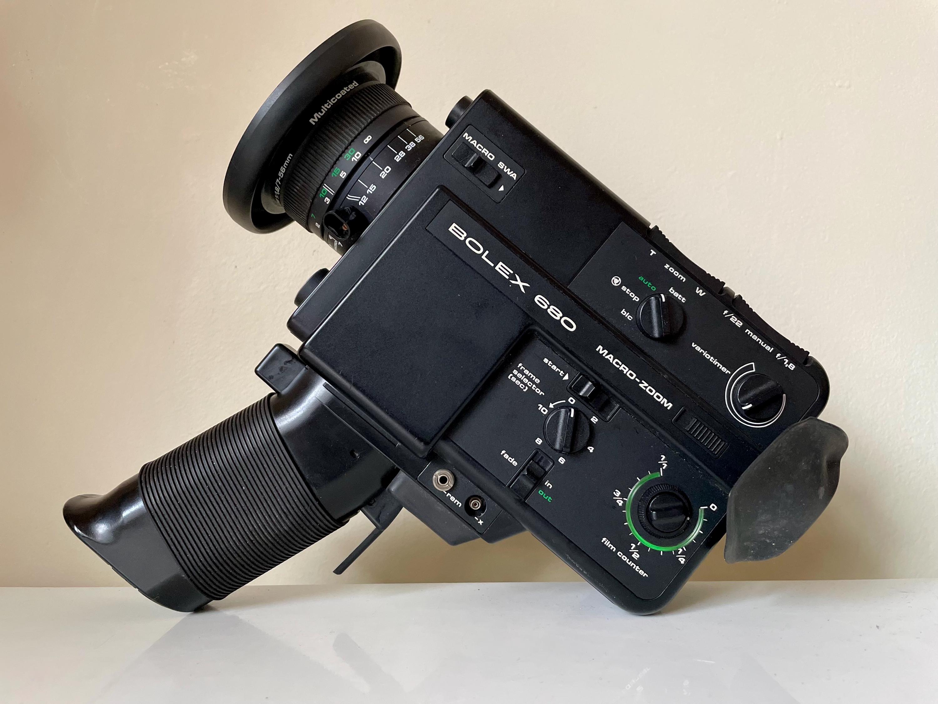 Bolex フィルムカメラ ボレックス Bolex 世界中の映像作家を育てた名機！ - YouTube