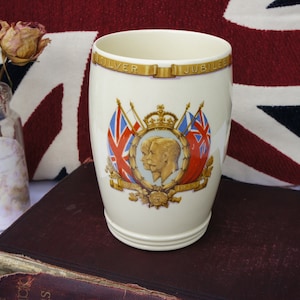 King George V & Queen Mary Silver Jubilee 1935 Commemorative mug.  1910-1935