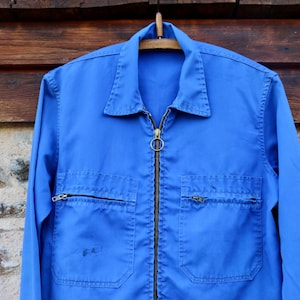 伝統的なフランスのヴィンテージ ワークウェア ジャケット。Bleu de Travail。雑用作業服。青いワークジャケット。