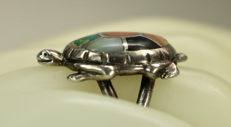 Vintage Old Pawn Native American Zuni Hand Made Woman/'s Men/'s Turtle Ring 925 Sterling Silver Gemstone Inlays Sz 5.75 c1960s