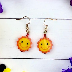 Sun Earrings, Sun Face Earrings, Summer Sun Earrings, Beach Day Earrings, Sunshine Dangle Earrings, Coastal Vibe Jewelry, Smiley Face, Ocean