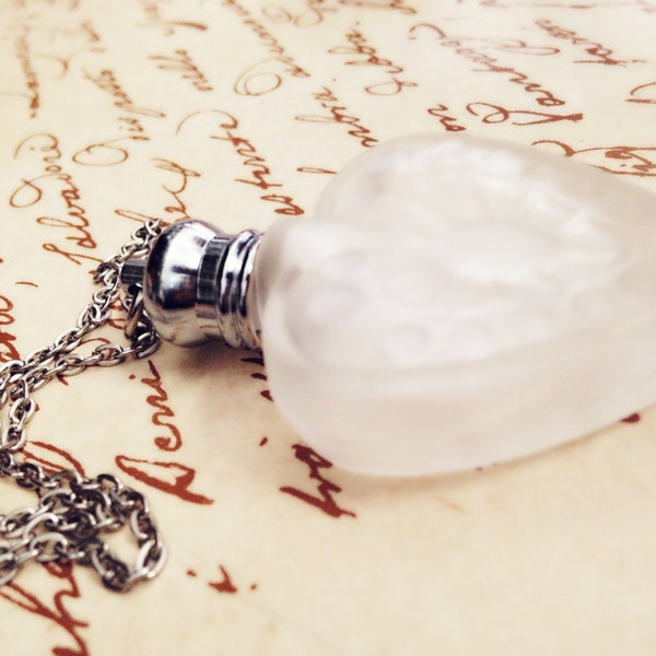 Perfume Heart Bottle Pendant-Capsule Necklace-Bridal Necklace-Bohemian-Heart Necklace-Perfume Necklace-Perfume Amulet