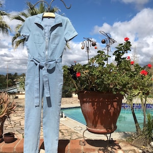 Short Sleeved Denim Jumpsuit Size Medium by Haute Monde 75% Cotton 23 Poly and 3 Spandex 13.5 inch front zipper Stylish Belt