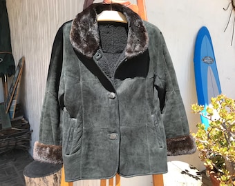 Asphalt Black SHEARLING COAT  Medium by Pellacci GoRGEoUS Black MINK Collar & Cuffs  3 front buttons made of bone Genuine European Sheepskin