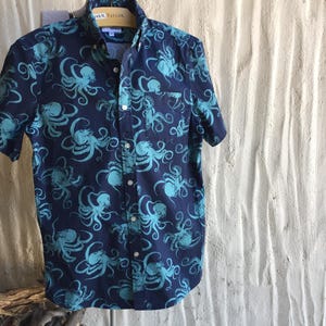 OCTOPUS MOTIF Short Sleeve Button Down Shirt Sz Small Perfect for ...
