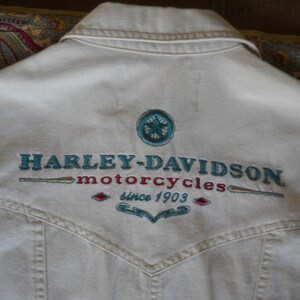 Harley Davidson Off white Denim jacket, unlined. western style yoke, topstitching, turquoise embroidery, Size Extra Small image 2