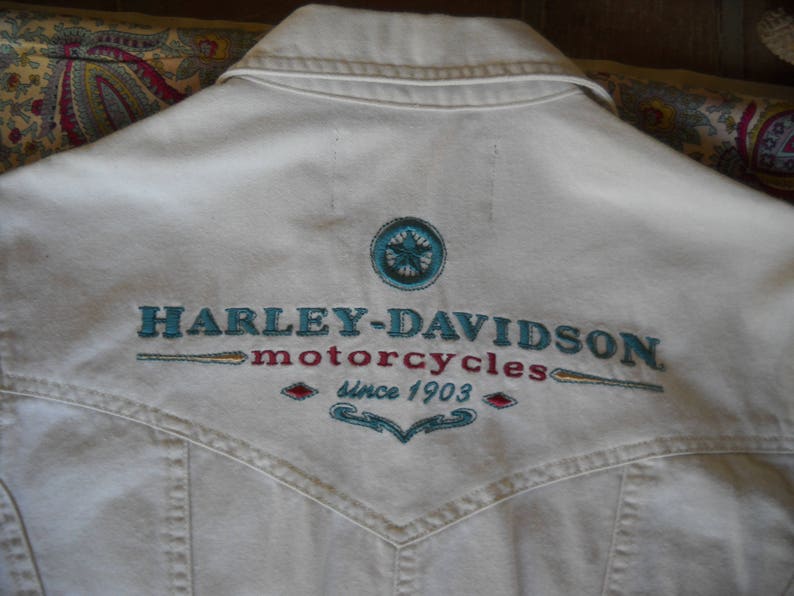 Harley Davidson Off white Denim jacket, unlined. western style yoke, topstitching, turquoise embroidery, Size Extra Small image 2