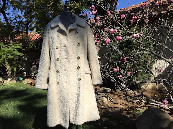 CHENILLE CUT CARPET Coat Double Breasted Size Medium Gorgeous Vanilla Hue  Softest Ever Cotton Blend Satin Lining Bagdad Styled by Fairmont 