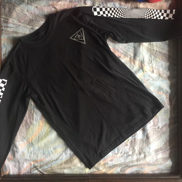 Long Sleeve Surfer/Skater T shirt in Black & White Checkerboard Size XS 60% Cotton 40 Poly Checkerboard on sleeves