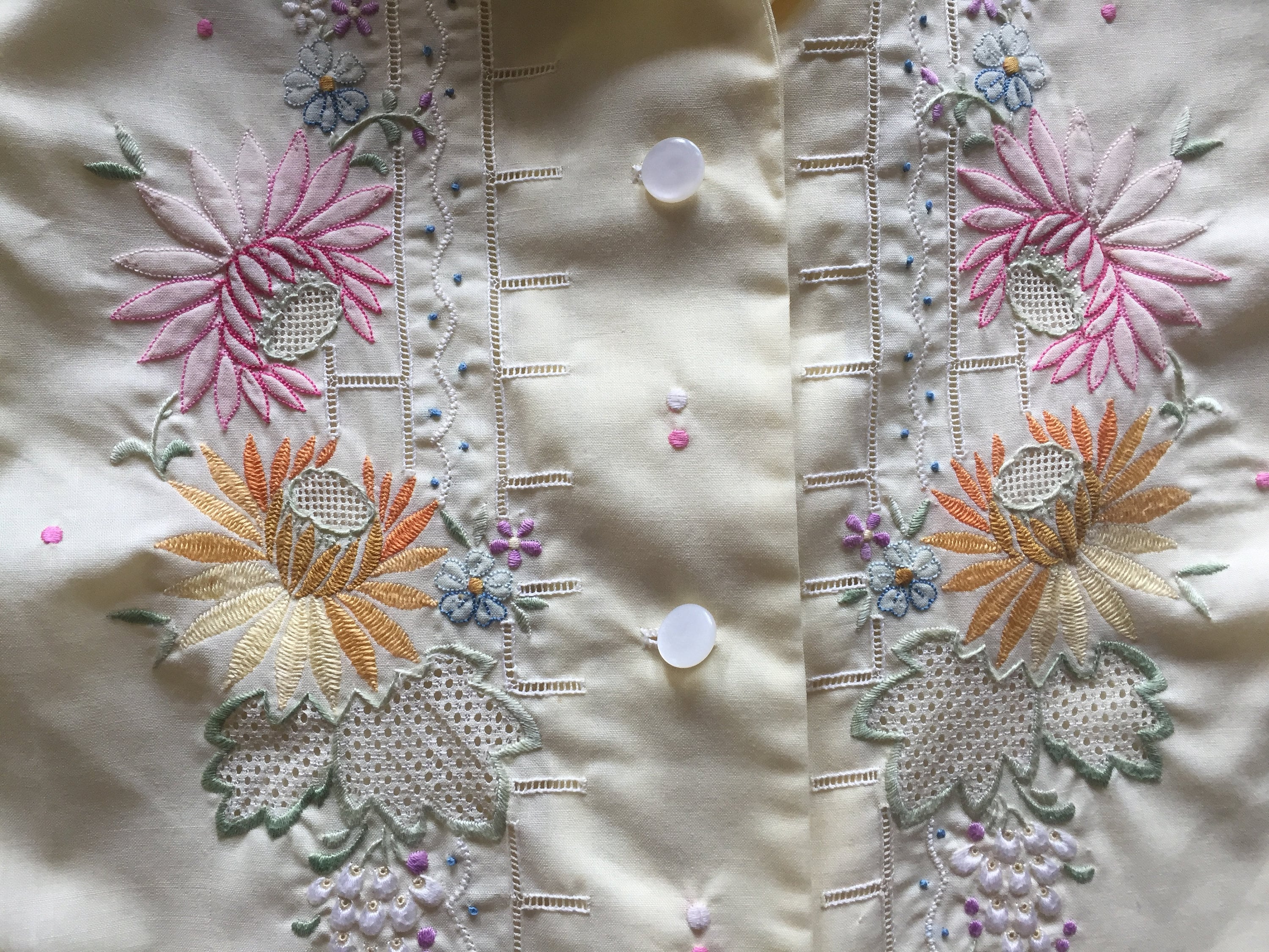 Daffodil Embroidered Blouse China National Textiles Size Small 65% Cotton 35 Poly Amazing Chrysanthemum embroidered details NEVER WORN
