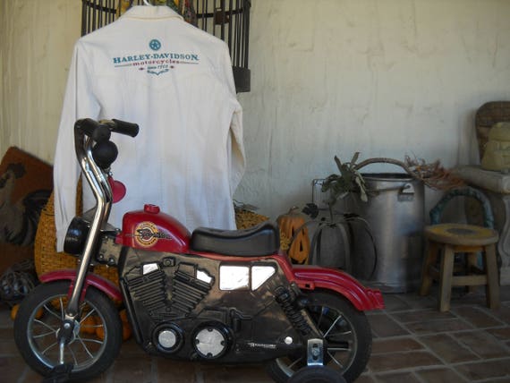 Harley Davidson Off white Denim jacket, unlined. western style yoke, topstitching, turquoise embroidery, Size Extra Small