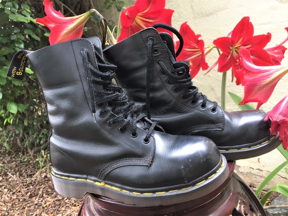 DR MARTENS AIR Wair Heavy Black Leather Ankle Combat Boots Size U.S. 5 the Original Made in England Air Cushion Sole Cord Laces Etsy