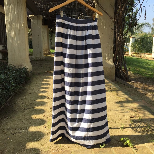 26 inch waist Banana Republic Pool Party Beach Skirt Size XS Zero 26-27 inch waist 52 inch at hips Length from waist to hemline is 41 inches
