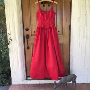 GUNNE SAX Red Satin BALLGOWN Size 5/6 Jessica McClintock Whalebone Bustier with gorgeous sequin embroidery Princess cut Black Net Petticoat
