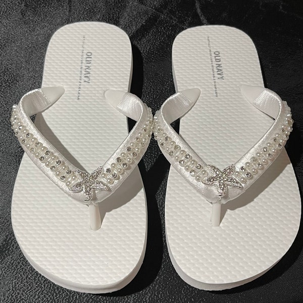 White Flower Girl Starfish Flip Flops - Wedding Flip Flops - Beach Wedding Flip Flops - First Communion Flip Flops -Bridal Flip Flops