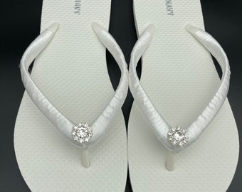 Rhinestone Bridal Flip Flops - Wedding Flip Flops - Beach Wedding Flip Flops - Bridesmaid Flip Flops - First communion Flip Flops