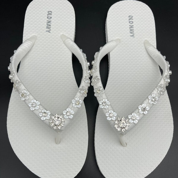 White Bridal Flower Girl Flip Flops, Rhinestone Flower Wedding Flip Flops, Flower Girl Sandals, First Holy Communion Shoe