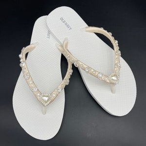 Ivory Bridal Rhinestones and Heart Flip Flops, White Wedding Flip Flops, Beach Flip Flops, Wedding Shoes zdjęcie 3