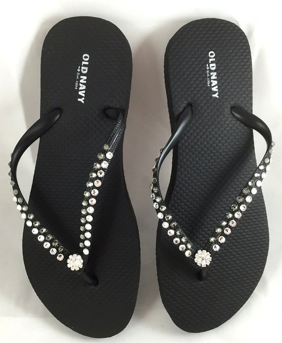 black old navy flip flops