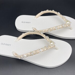 Ivory Bridal Rhinestones and Heart Flip Flops, White Wedding Flip Flops, Beach Flip Flops, Wedding Shoes zdjęcie 4