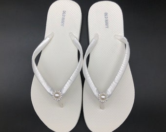 Bridal Flip Flops - Wedding Flip Flops - Beach Wedding Flip Flops - Bridesmaid Flip Flops - First communion Flip Flops