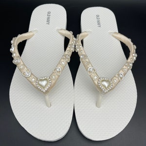 Ivory Bridal Rhinestones and Heart Flip Flops, White Wedding Flip Flops, Beach Flip Flops, Wedding Shoes zdjęcie 1
