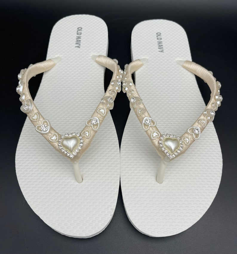 Ivory Bridal Rhinestones and Heart Flip Flops, White Wedding Flip Flops, Beach Flip Flops, Wedding Shoes zdjęcie 1