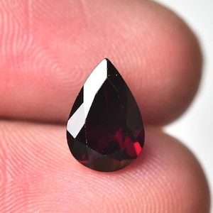 1.80 Carats Natural Red Garnet Faceted Gemstone Pear Shape 7x10mm Garnet Gemstones Loose Cut Gems Stone J-563