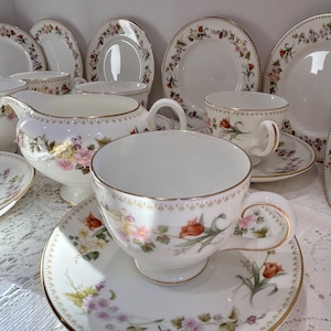 Wedgwood China Tea Set Teacups & Saucers Mirabelle Pattern English fine bone china for afternoon tea