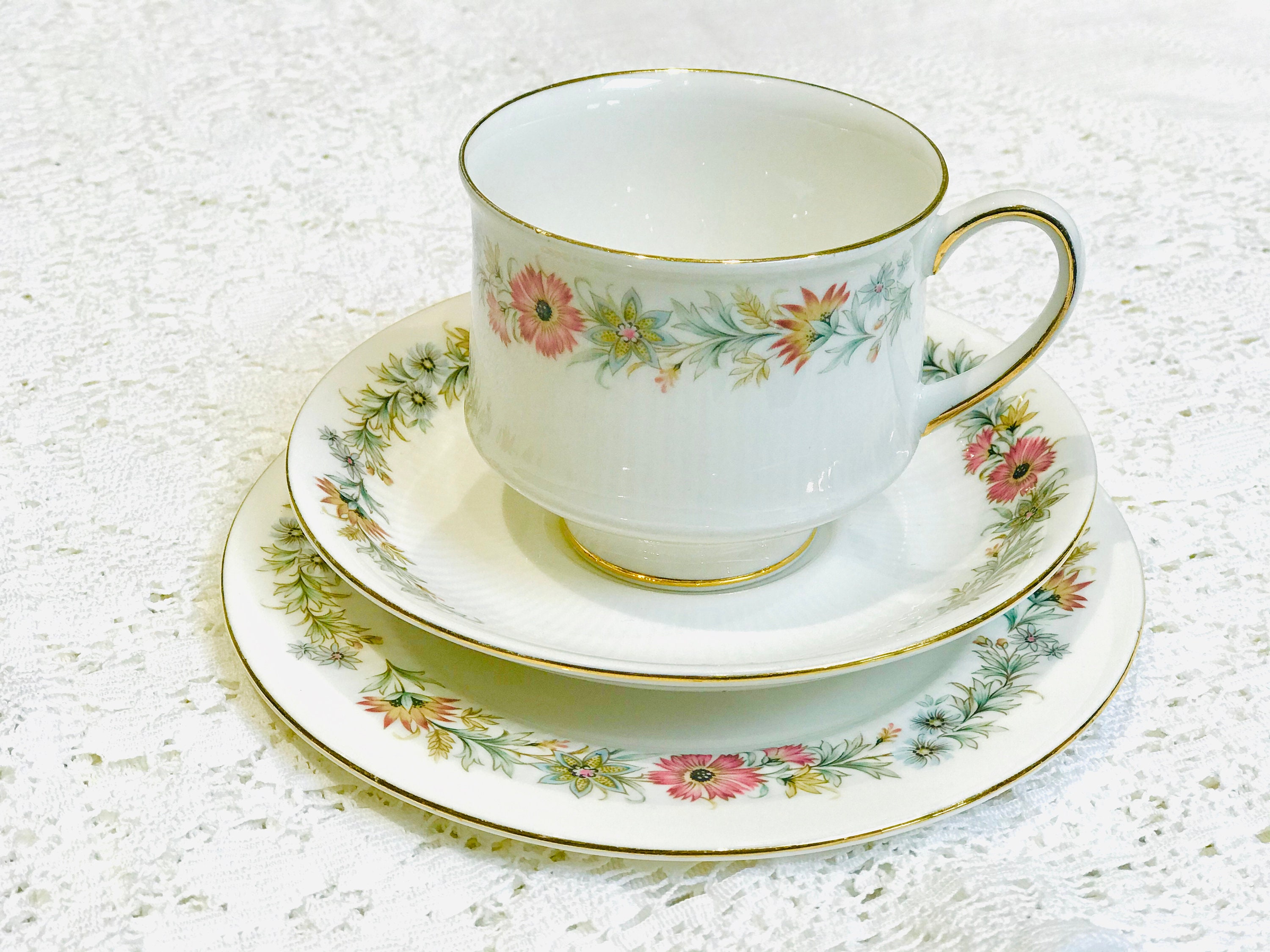 PARAGON BELINDA BONE CHINA TEA CUP SAUCER & PLATE TRIO Porcelain/China