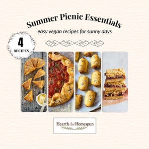 Op de afbeelding: Een digitale afbeelding met de titel Summer Picnic Essentials, easy vegan recipes for sunny days, met vier verticale panelen met eten: gesneden hartig gebak, een tomatengalette, goudkleurige broodjes en bessenrepen. De tekst Hearth And Homespun staat onderaan.