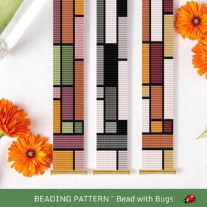 Könnte beinhalten: Drei Armbänder mit geometrischen Mustern in Orange, Rosa, Grün, Schwarz und Grau. Die Bänder werden auf einer weißen Oberfläche mit orangefarbenen Blumen gezeigt. Der Text "BEADING PATTERN ~ Bead with Bugs" befindet sich unten.
