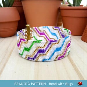 Schema per braccialetto di perline con punto peyote di Bead with Bugs, Happy Dance, Deliziose strisce frastagliate in freschi colori primaverili, PDF