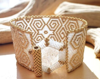 Peyote Stitch Beaded Bracelet Pattern, Rich Gold (PDF)