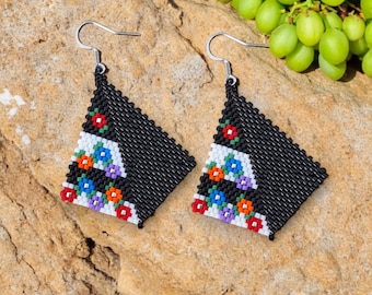 Peyote Stitch Kite Earrings Beading Pattern by Bead with Bugs, Wildflower Garden